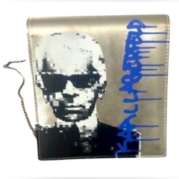 JULI IS LIVE 💋 ANNOUNCEMENT 9 PM - Picture 2 of 7